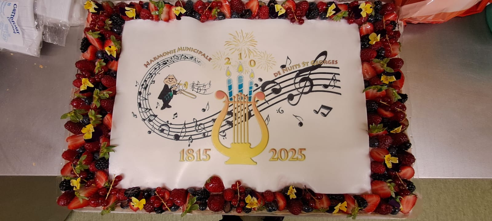 Gateau d'anniversaire de la célébration des 210 ans de l'Harmonie de Nuits-Saint-Georges